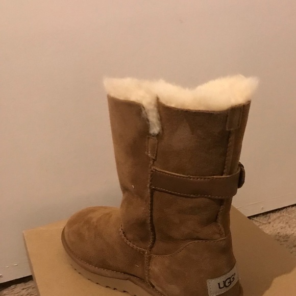 SOLD - New with tags, size 6 Ugg Boots - Picture 4 of 6